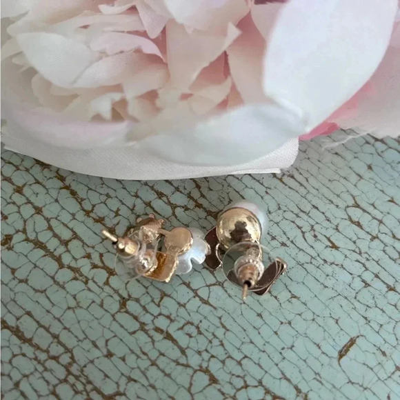 No5 Pearl & Perfume Stud  Earrings - Picture 5 of 6